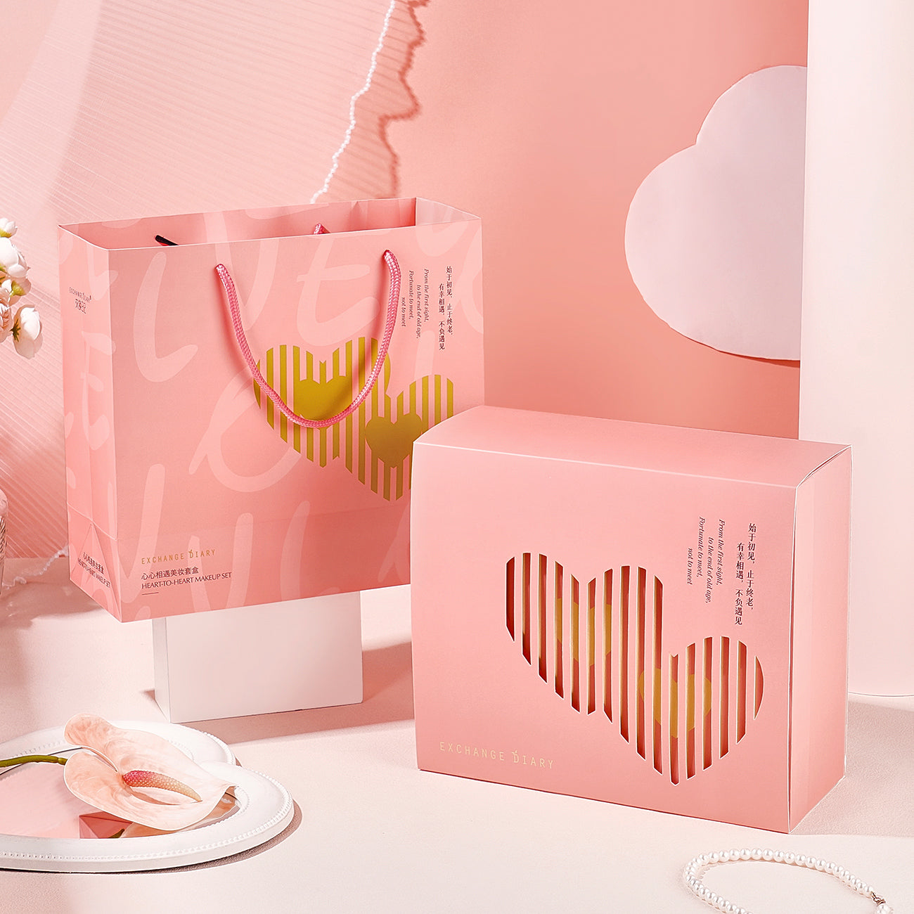 Pink beauty gift set mirror detail